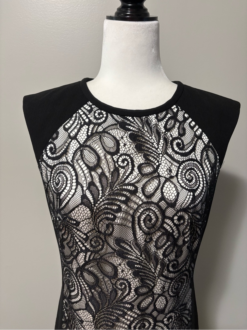 Trina Turk Sleeveless Black Lace Sheath Veda Cocktail Dress - Picture 4 of 13